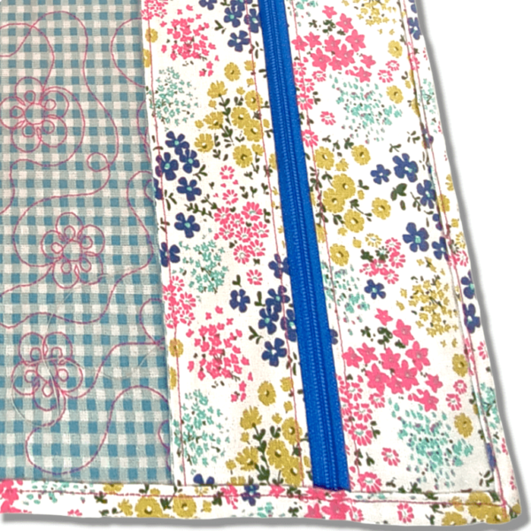 Pretty Floral Gingham Clear Vinyl Front Project Bag - 14" x 14" (35.5 x 35.5 cms) - Image 4